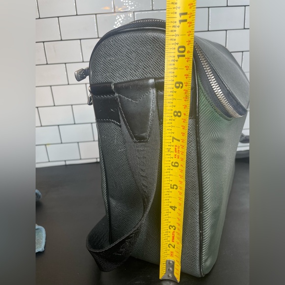 Authentic Louis Vuitton Taimyr Green & Black Tiaga Leather Crossbody Messenger - Picture 14 of 14